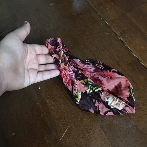 Super cute floral headband! - Picture 1 of 2